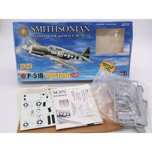 Airfix North American P-51D Mustang 1:72 Scale Plastic Model Plane Kit Open Box